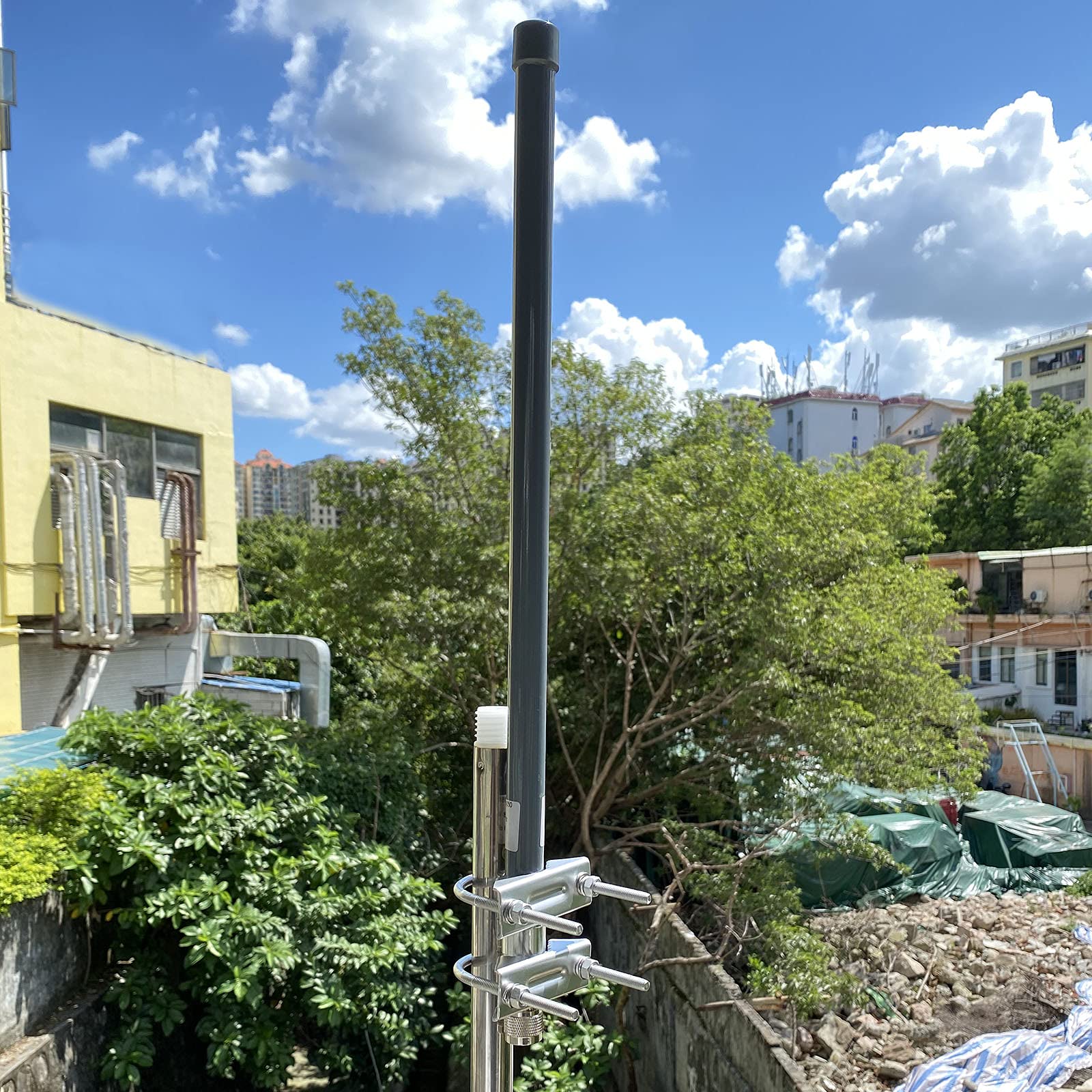Antenas de fibra de vidro são adequadas para instalação em alta altitude?